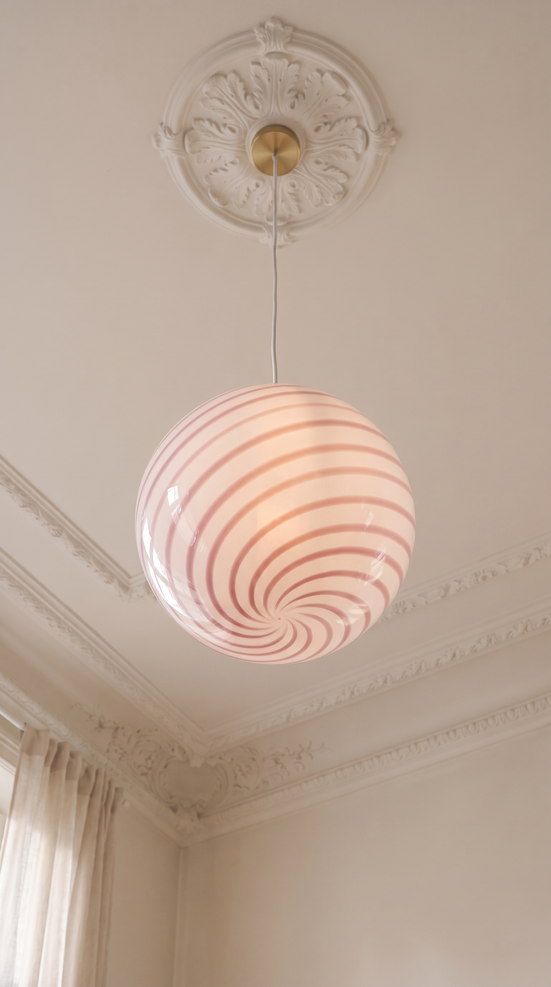 Lumenorth Ribbon Swirl Glass Pendant