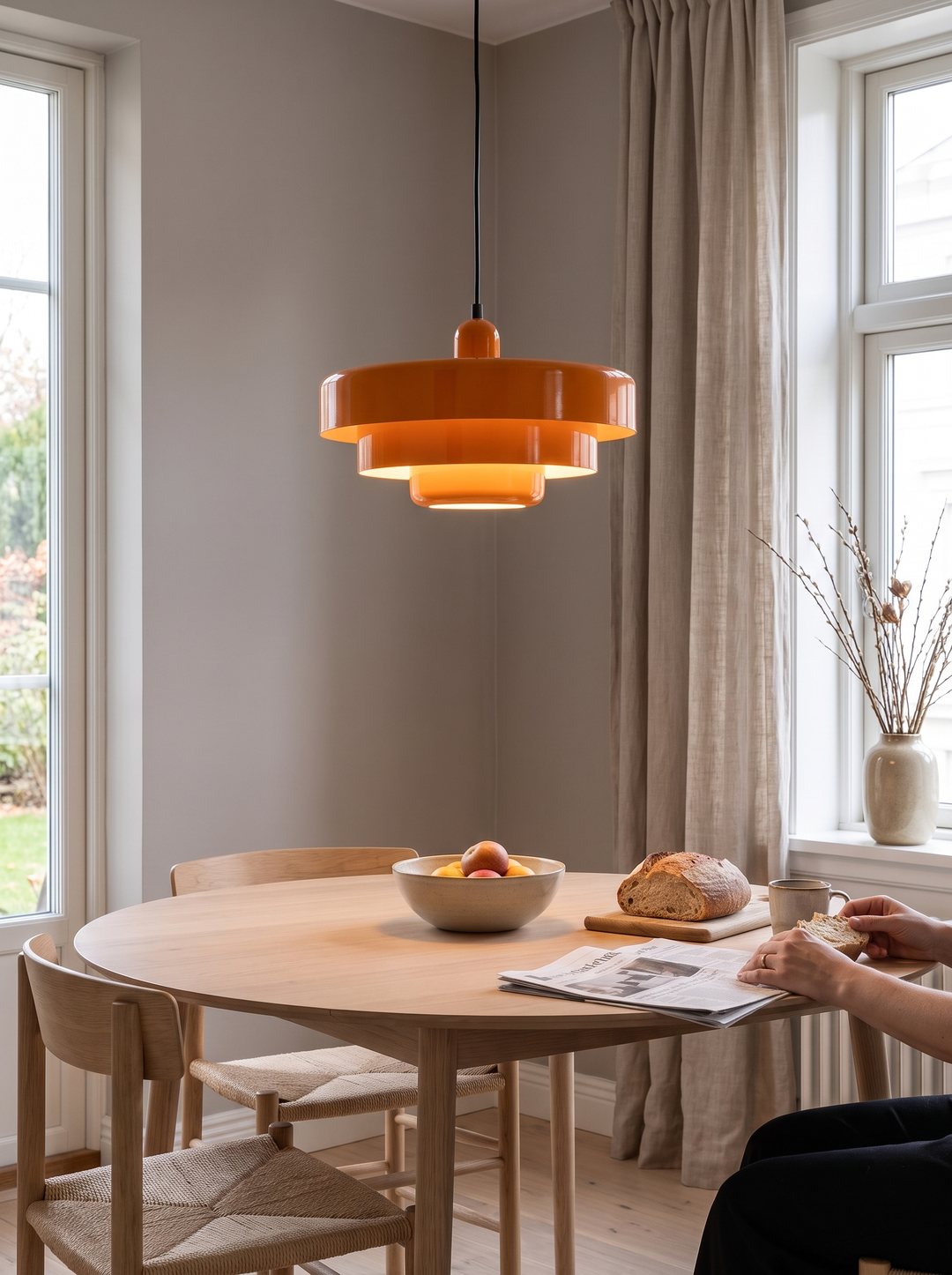 Lumenorth Orbit Retro Pendant Lamp as a rounded object