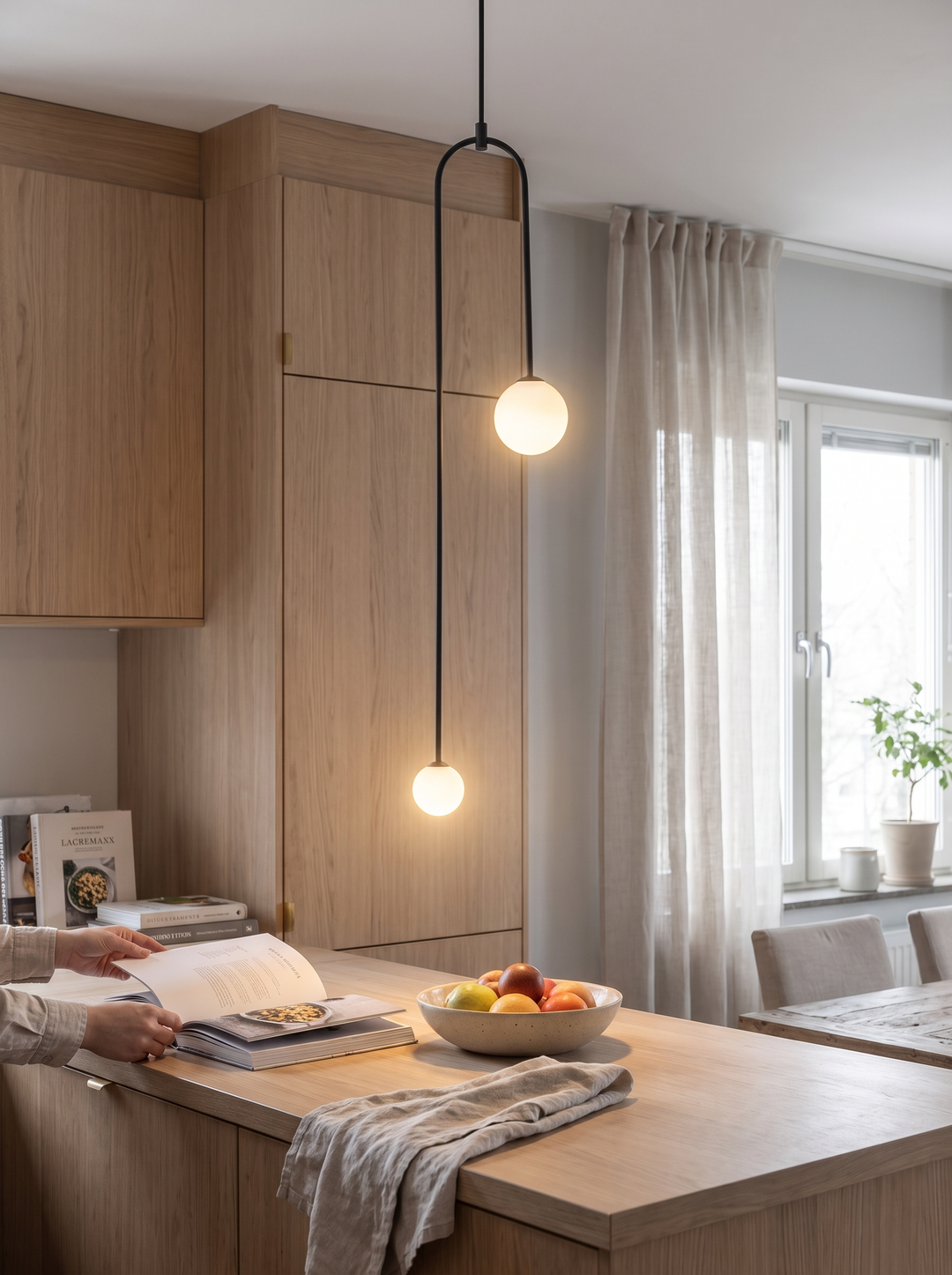 Lumenorth Column pendant throwing a focused column of light